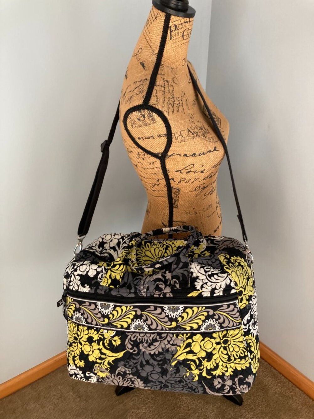Vera Bradley Weekender Travel Bag in Baroque w/Shoulder Strap